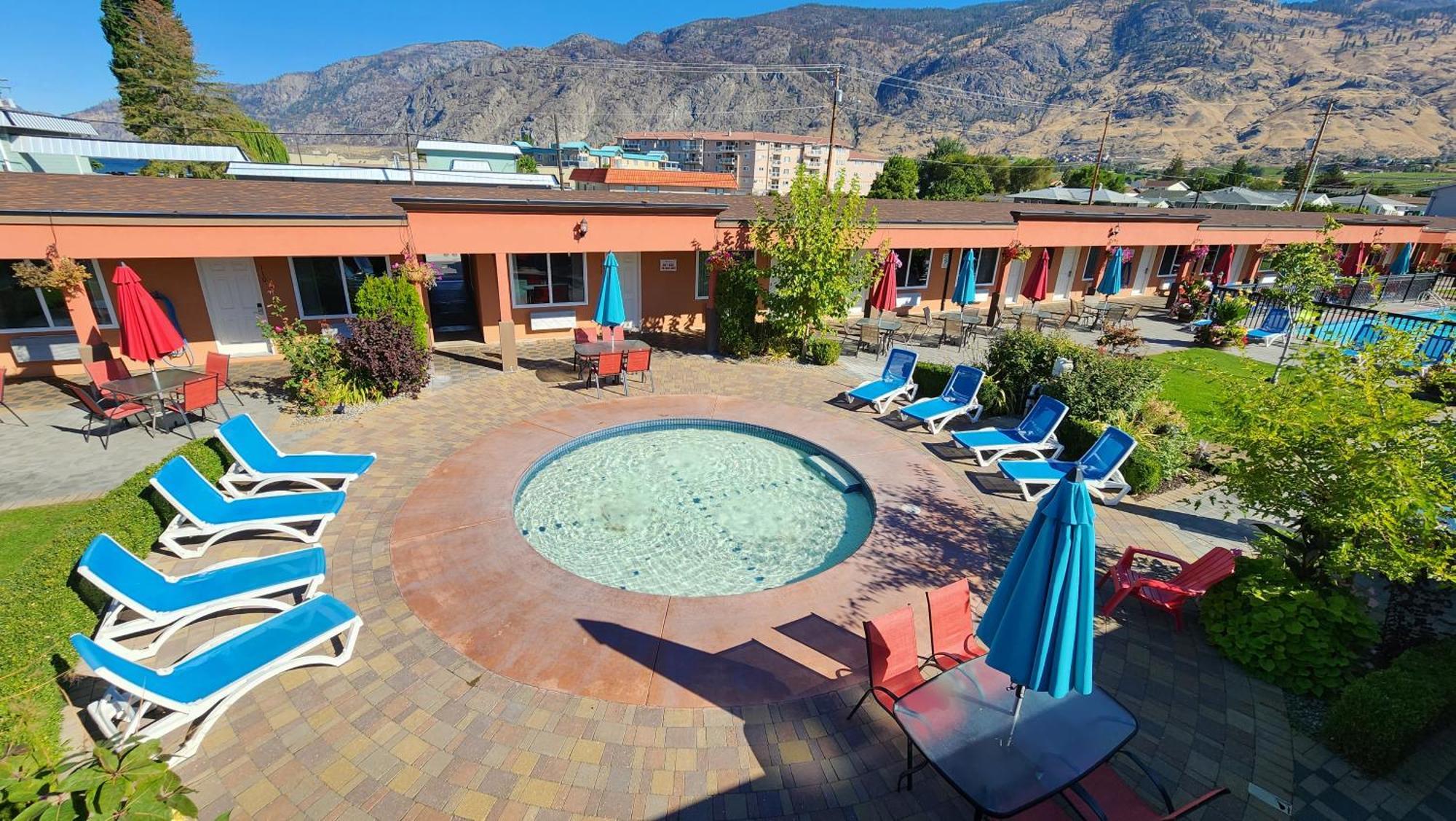 Sahara Courtyard Inn & Suites Osoyoos Exterior foto