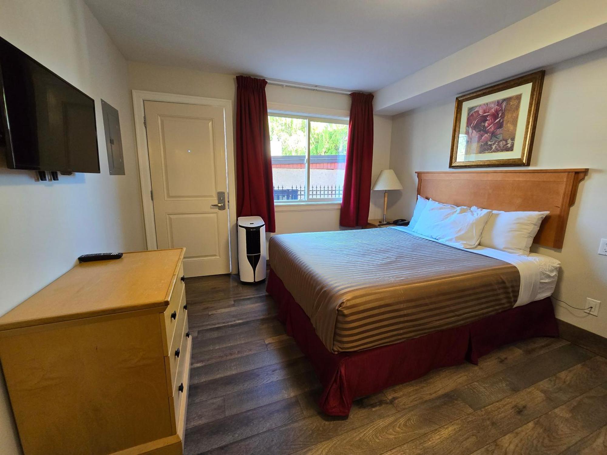 Sahara Courtyard Inn & Suites Osoyoos Exterior foto