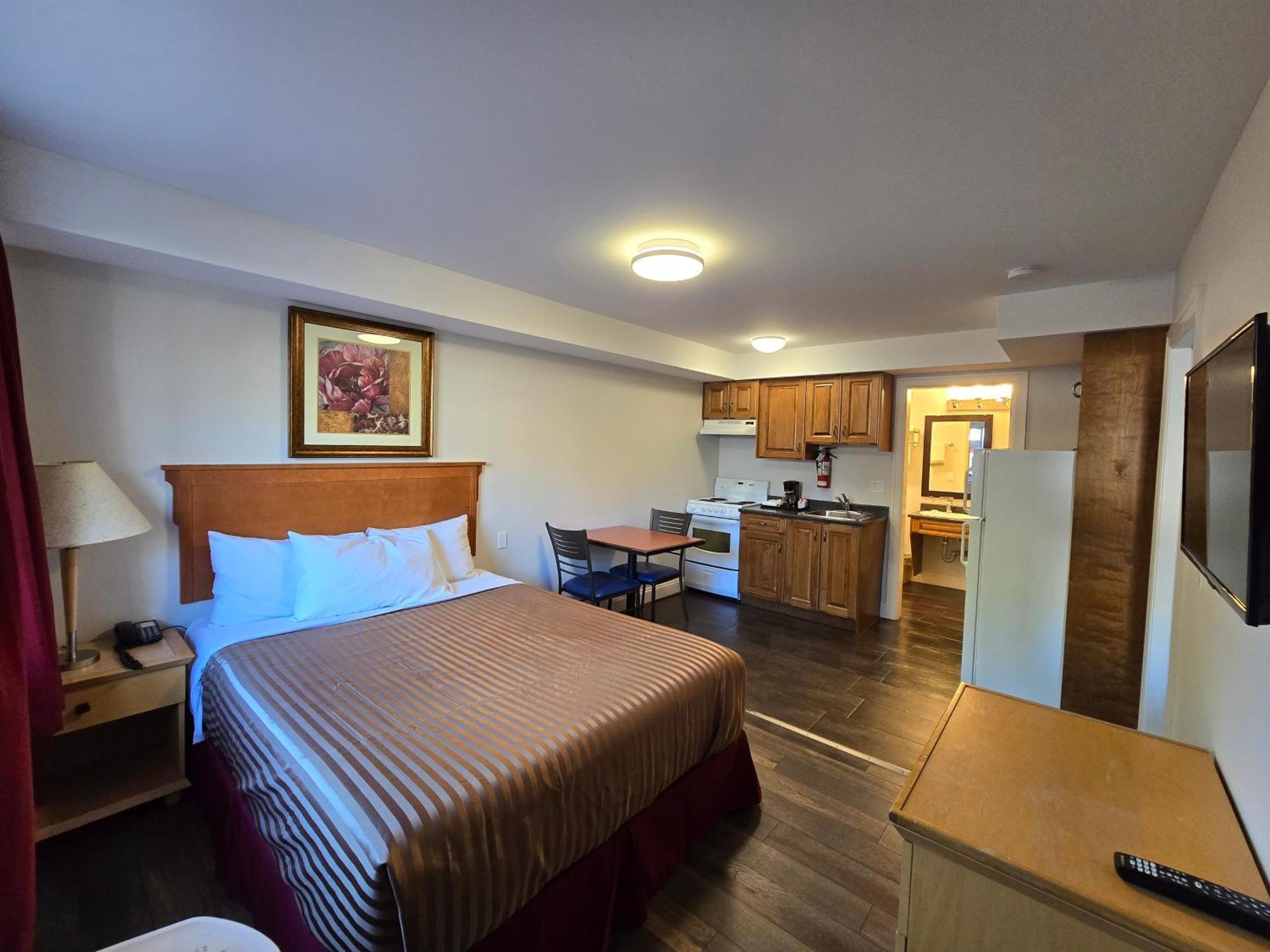 Sahara Courtyard Inn & Suites Osoyoos Exterior foto