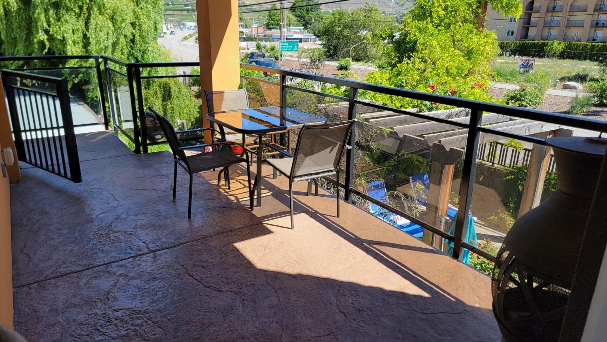 Sahara Courtyard Inn & Suites Osoyoos Exterior foto