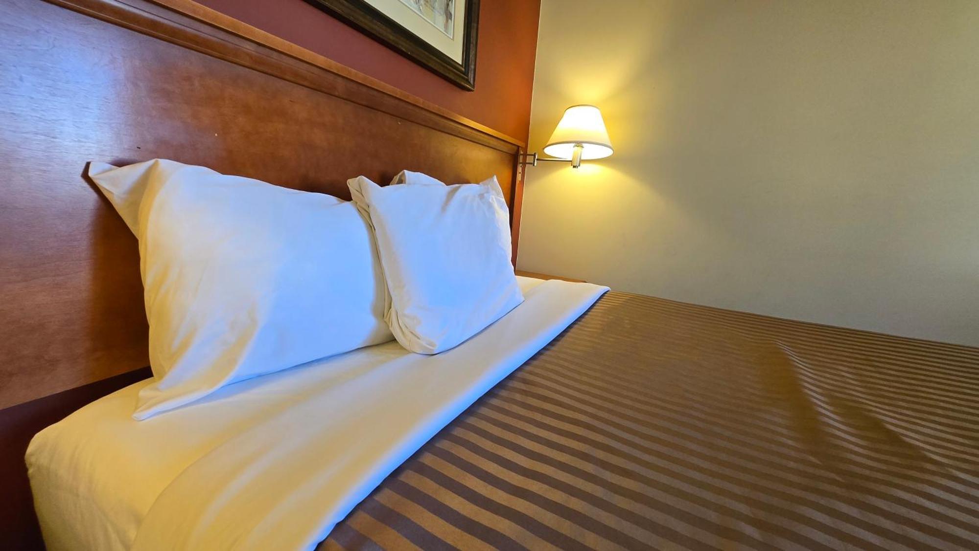 Sahara Courtyard Inn & Suites Osoyoos Exterior foto