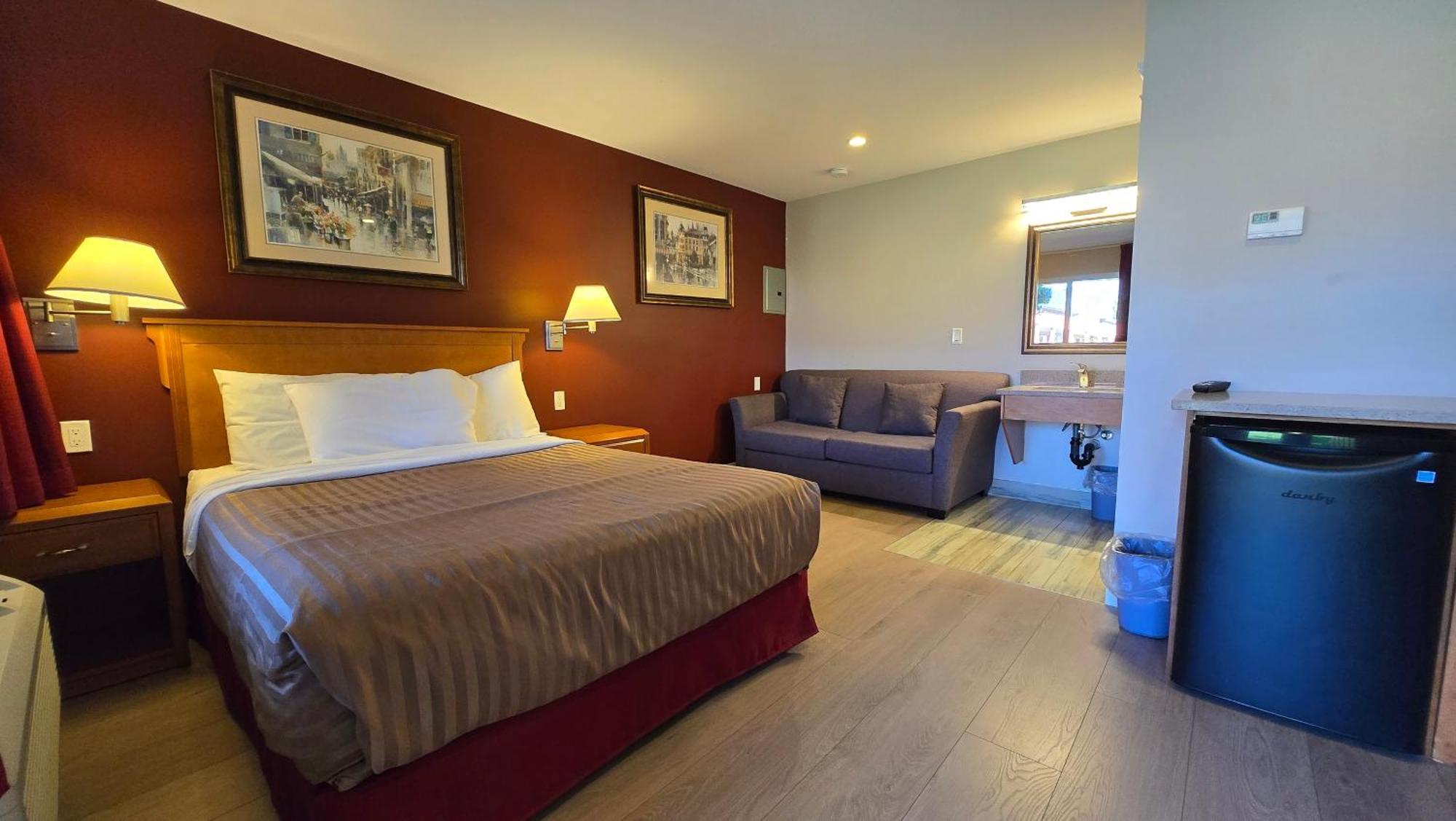 Sahara Courtyard Inn & Suites Osoyoos Exterior foto